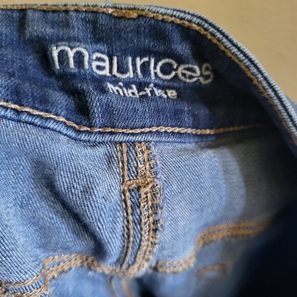 Maurices Mid Rise Jeans Women's Plus Size 22W Distressed Floral Patch Cropped - Picture 8 of 9